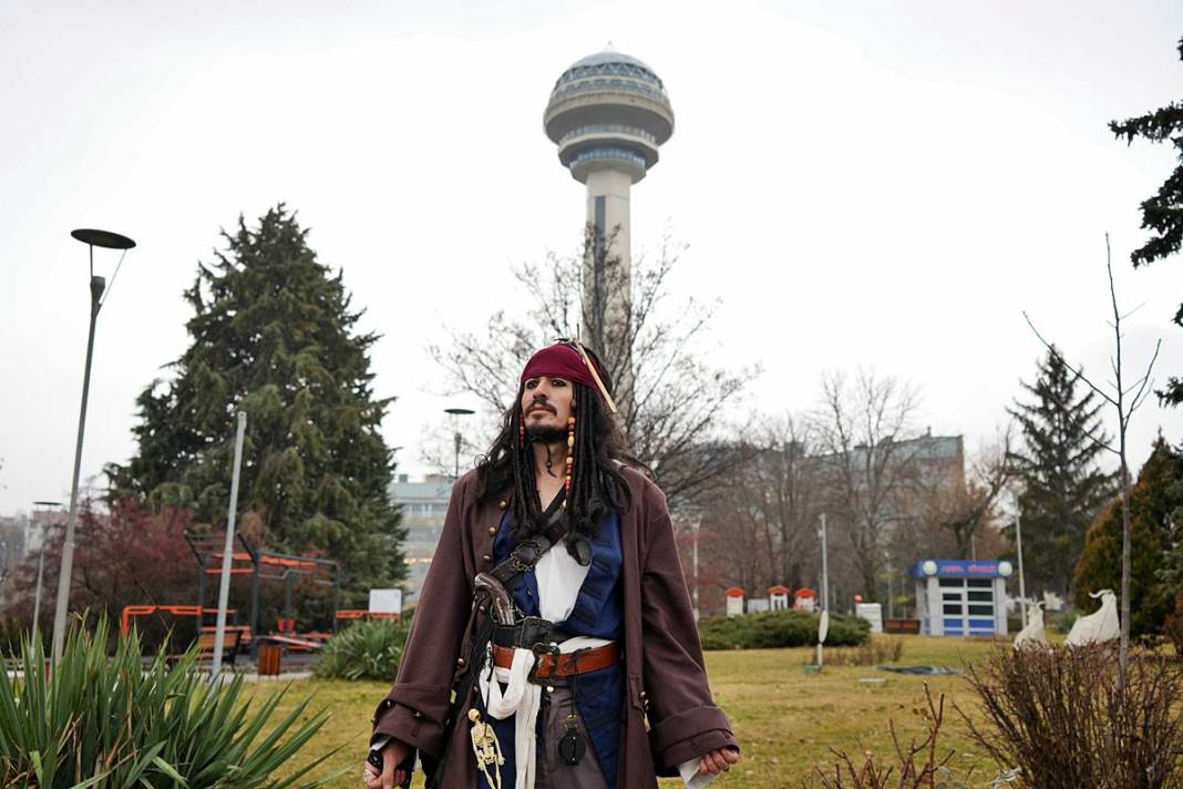 Ankaralı Jack Sparrow, oyun havalarıyla başkenti coşturdu! Görenler telefona sarıldı 2